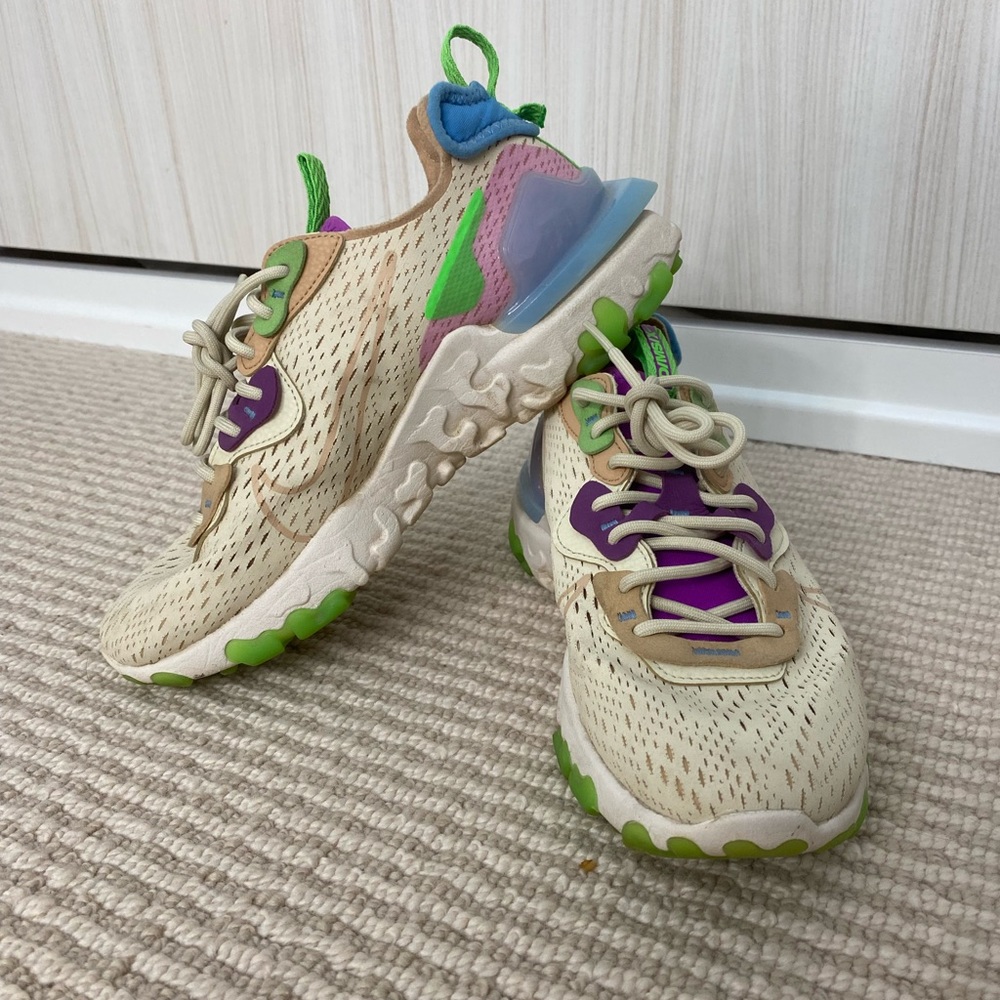 NIKE REACT VISION